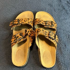Women’s size 8 Time and Tru Leopard Sandals. Great condition. Worn‎ once.